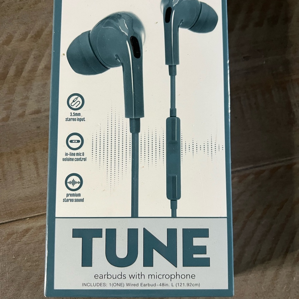 Tune Wired Earbuds with Microphone 3.5 stereo input